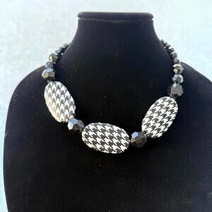 🚨3 for $15🚨 Houndstooth Statement Necklace in Black & White